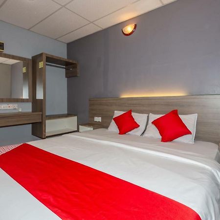 Oyo 1088 Yellow Mansion Banda Kaba Hotel Malacca Ngoại thất bức ảnh