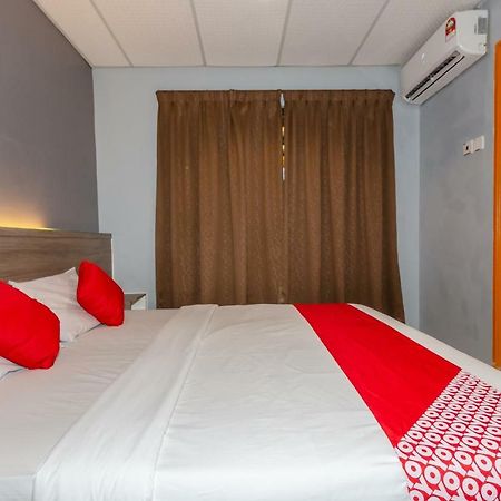 Oyo 1088 Yellow Mansion Banda Kaba Hotel Malacca Ngoại thất bức ảnh