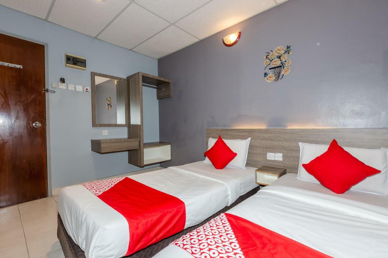 Oyo 1088 Yellow Mansion Banda Kaba Hotel Malacca Ngoại thất bức ảnh
