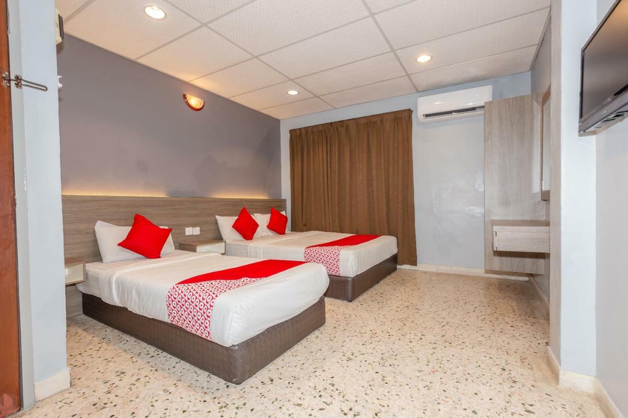 Oyo 1088 Yellow Mansion Banda Kaba Hotel Malacca Ngoại thất bức ảnh