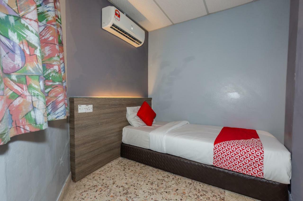 Oyo 1088 Yellow Mansion Banda Kaba Hotel Malacca Ngoại thất bức ảnh