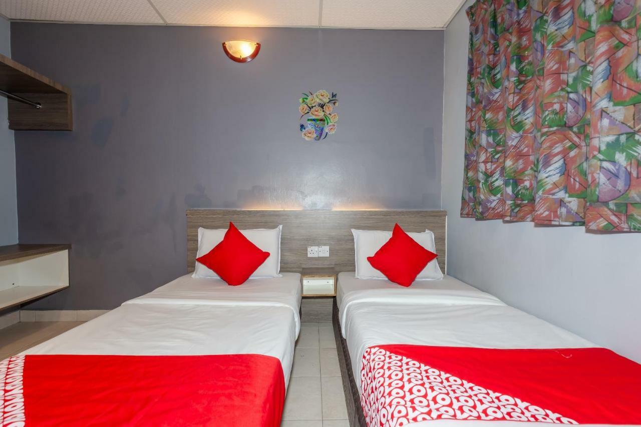 Oyo 1088 Yellow Mansion Banda Kaba Hotel Malacca Ngoại thất bức ảnh